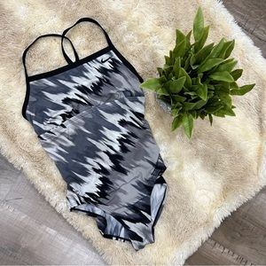 NIKE Women's Immiscible Print Racerback Sport One-Piece Swimsuit Medium